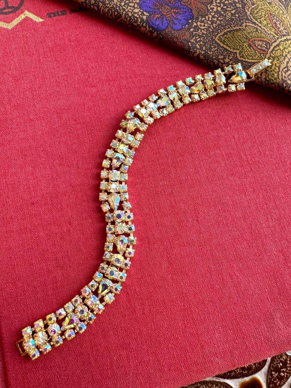 Vintage 1950s 60s Aurora Borealis Rhinestone Gold Tone Bracelet 7”